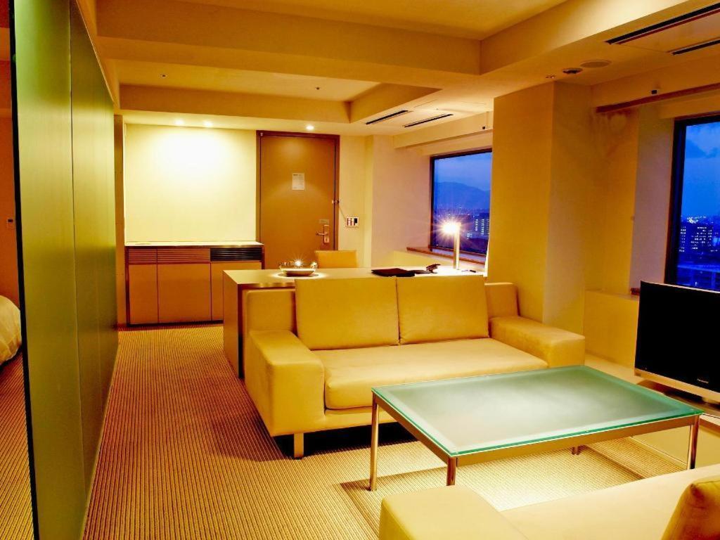 โรงแรมเซ็นจูรี รอยัล โรงแรม 4*